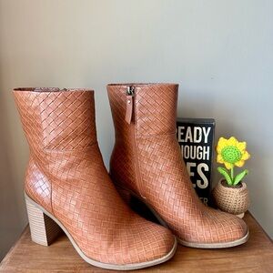 Universal Thread Tan Woven Block Heel Ankle Boots